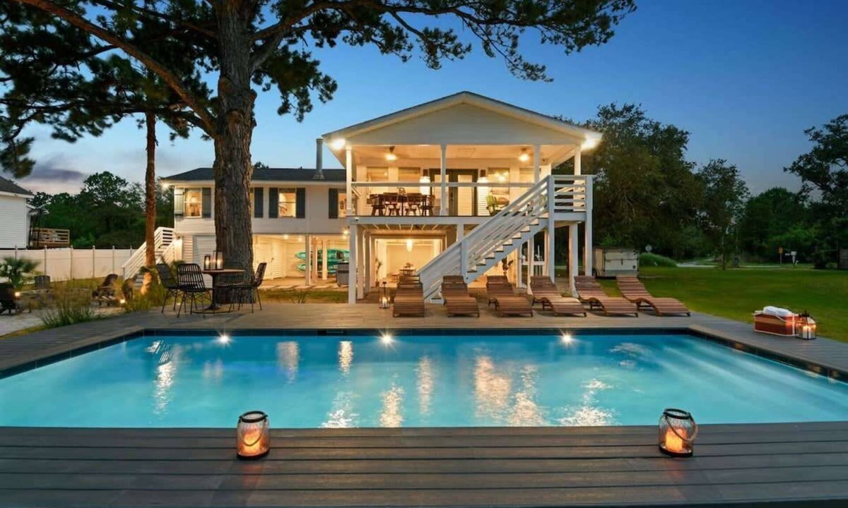 Shoreline Park House | Restful Retreat | Heated Pool & Game Room