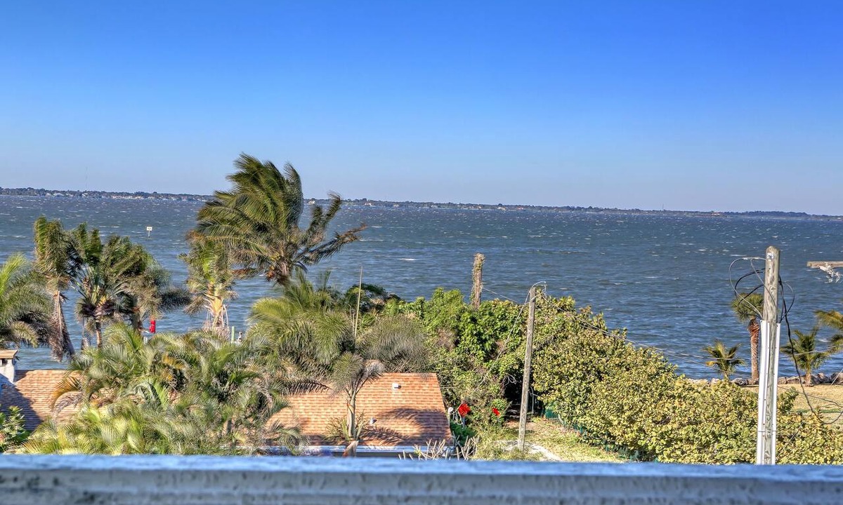 Crescent Beach House | Retreat with Breathtaking Sunrises & Sunsets-Pool-Hot tub-Elevator
