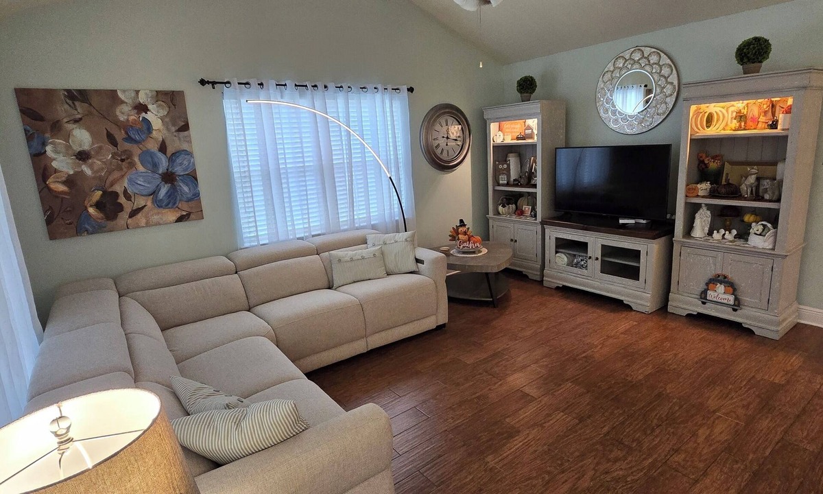 Foley House | Reviews, Location, Amenities, Pet Friendly, Owner Managed. That's why. Book it.