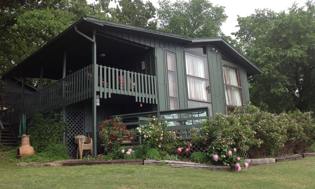 Lowell Cabin | Right on the Water! Enjoy vacation just steps from the shore. No hills.