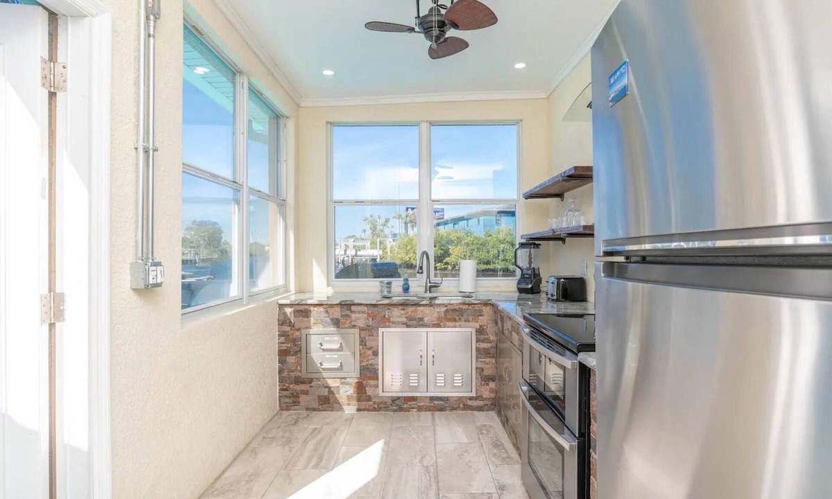 Tampa House | Rocky Creek Waterfront Retreat