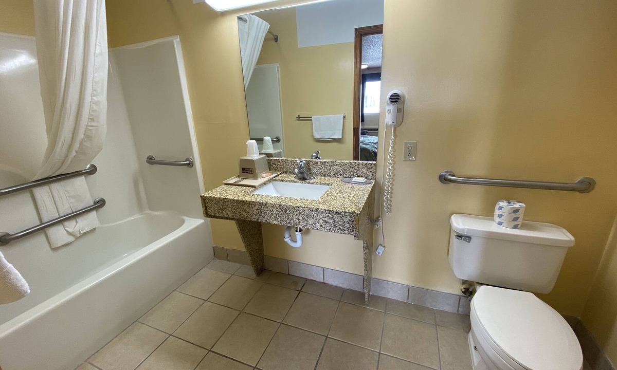Baxley Hotel | Rodeway Inn Baxley