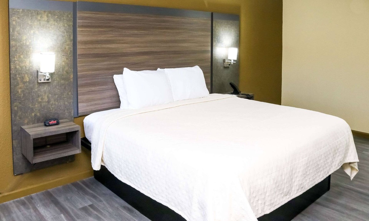 Phenix City Hotel | Rodeway Inn Phenix City - Columbus