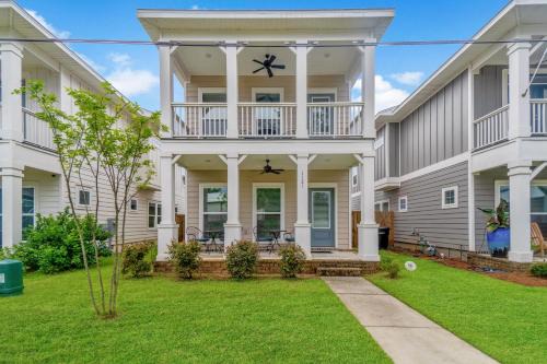 South Pensacola House | Romana Hideaway & Juliet Haven -Family Friendly, Downtown Pensacola!