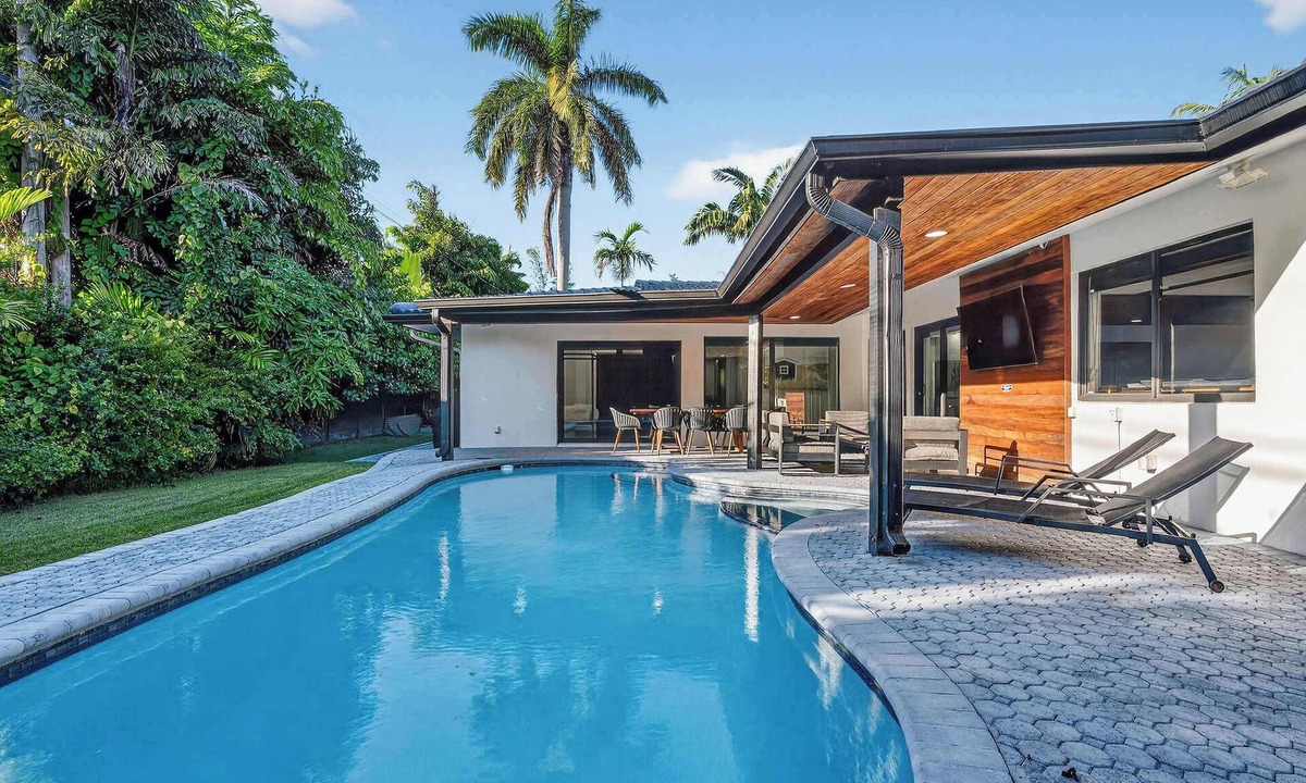 Coral Ridge House | Rove Travel | Coral Lane | Home w/Pool & BBQ