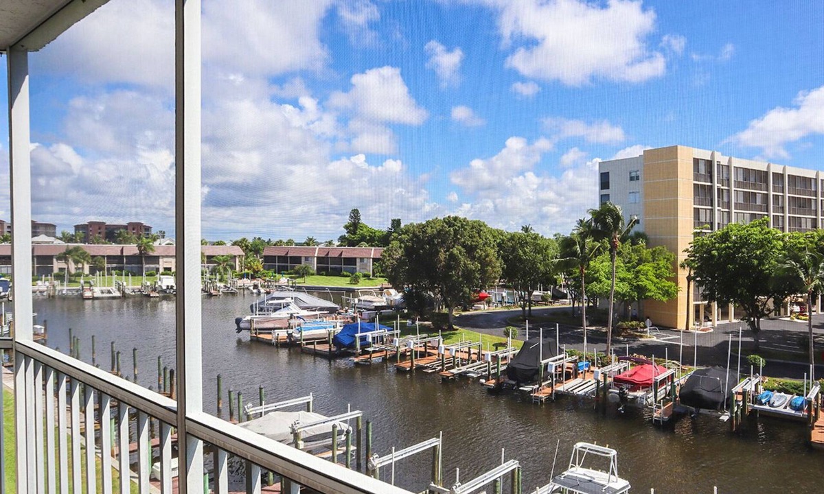 South Island Condo | ROYAL PELICAN 344 - FUN IN THE ISLAND SUN FOR BARGAIN PRICE!