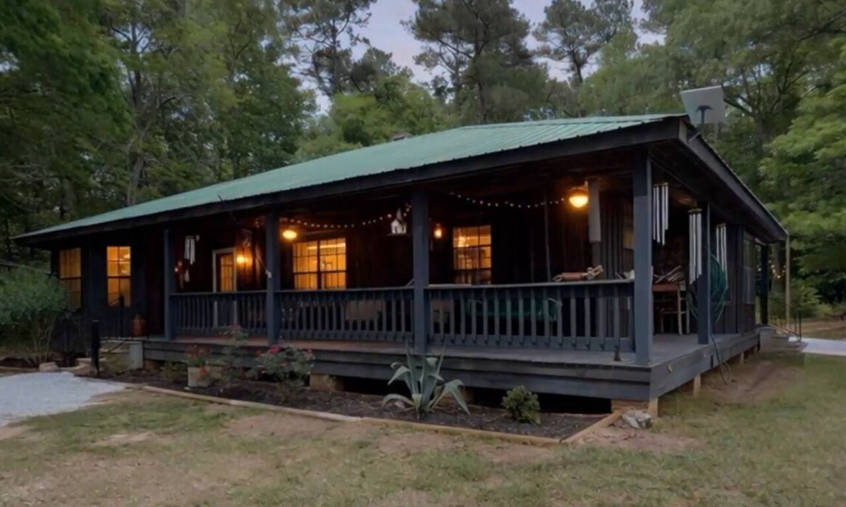 Magnolia House | Rustic and Cozy Home 3 bedrooms and 2 full bathrooms on 150 acres