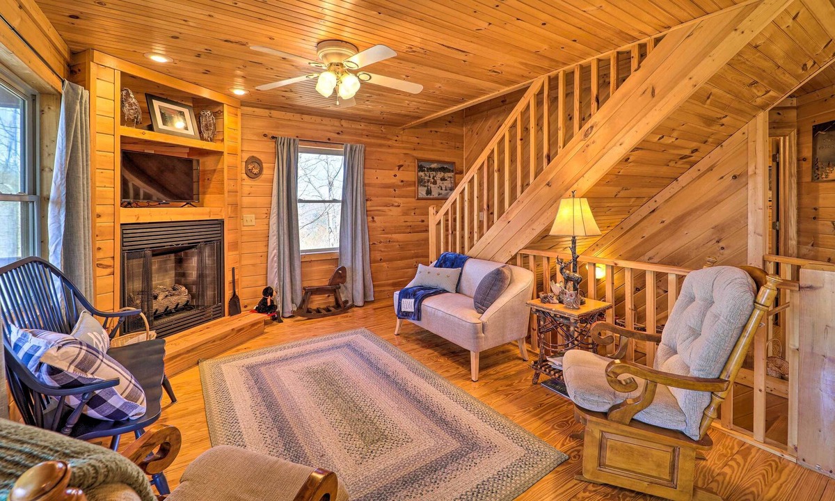 Purlear Cabin | Rustic Purlear Cabin w/ Mtn Views & Game Room