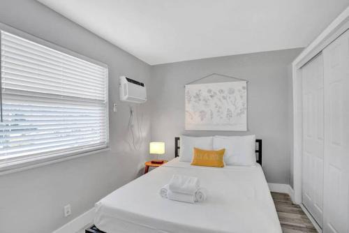 Poinciana Park Apartment | Rustic Retreats Beachy 1BR for 4 guests in the heart of Fort Lauderdale