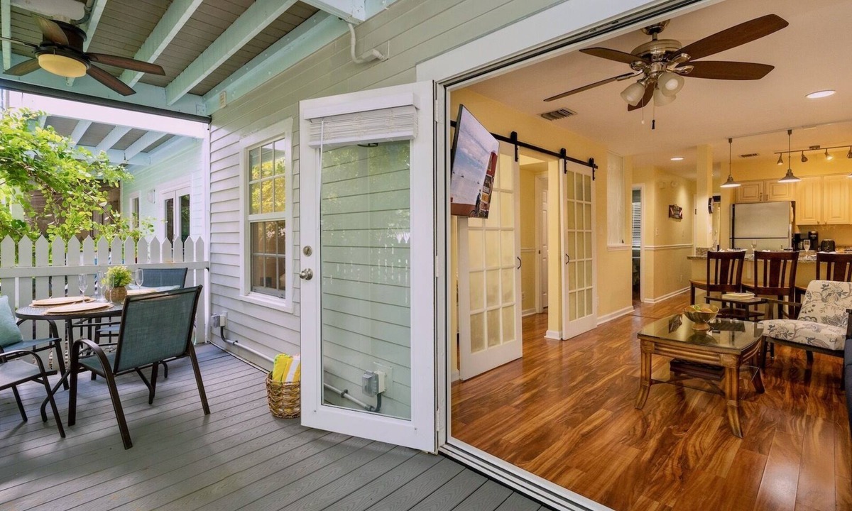 Truman Annex Condo | *SALTWATER HARMONY @ THE ANNEX* Condo & Pool + Last Key White Glove Service.