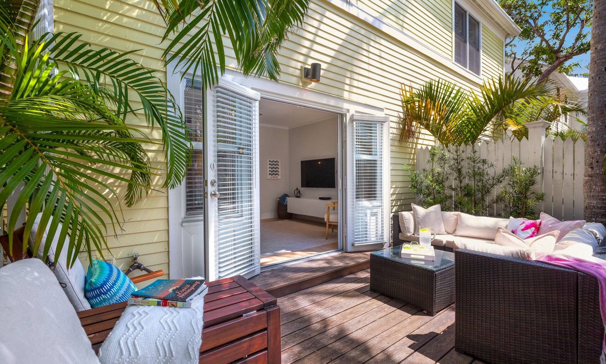 Bahama Village House | SALTWATER REMEDY~2BR/2.5Ba Truman Annex/Porter Crt Townhome/Semi-private Pool