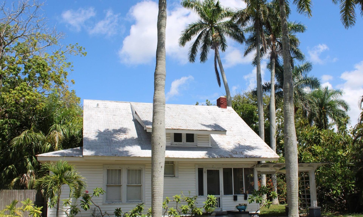 River District House | Salty Beaches! Centrally Located. Perfect Getaway!