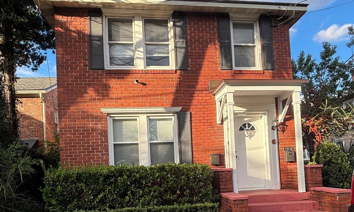 Southbank Apartment | San Marco Courtyard Retreat, a Peaceful 2-Bedroom Apartment in Jacksonville