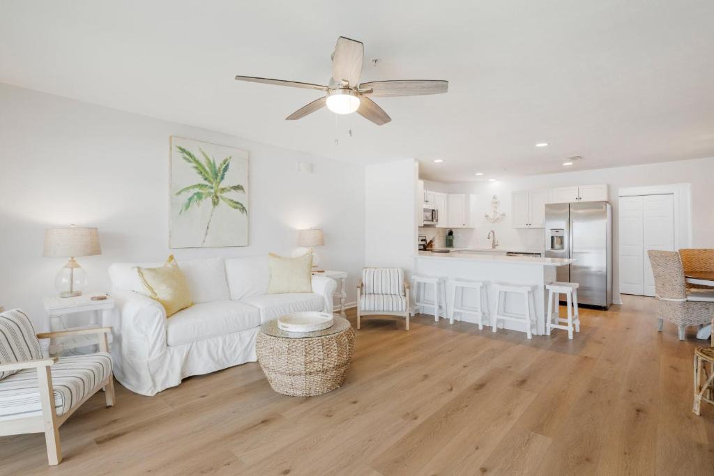 Mexico Beach House | Sand Buckets Unit C, Ocean View Beach Townhouse