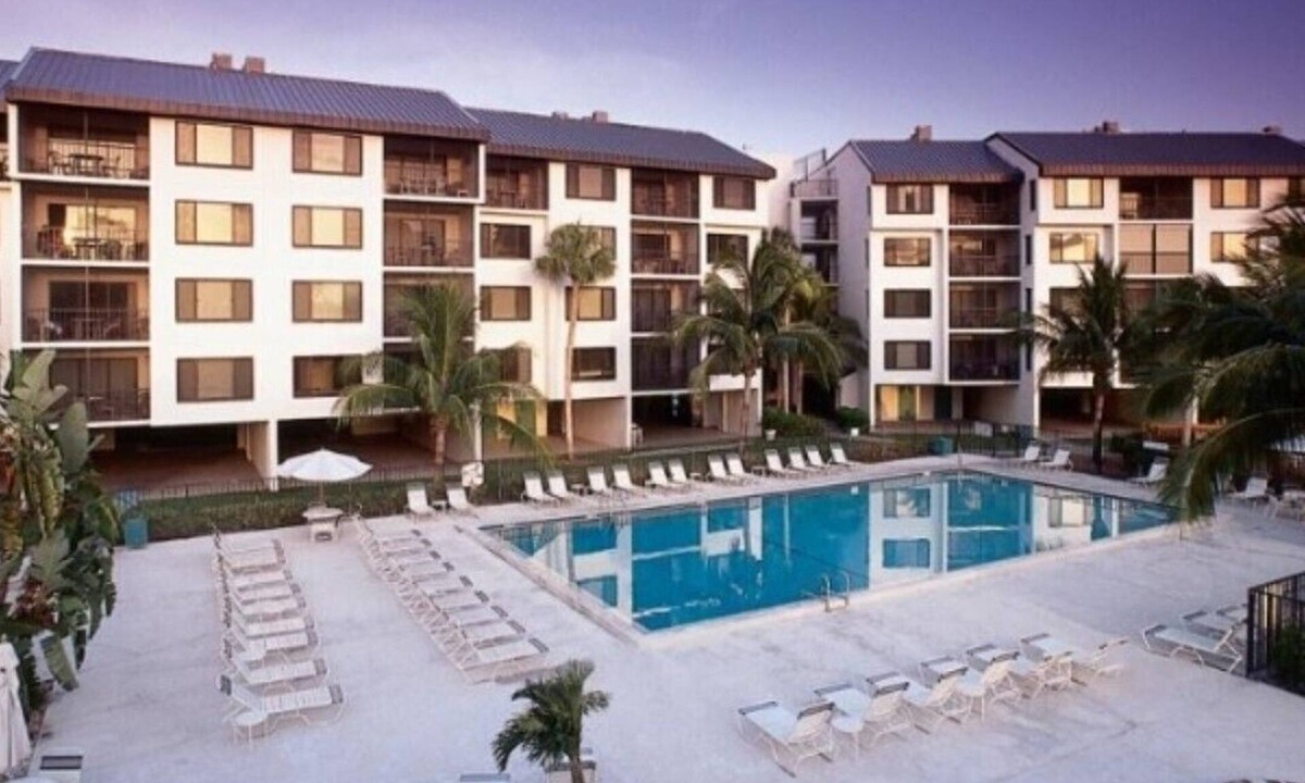 South Island Condo | Santa Maria Resort- Great Resort and Condo! Large pool/Hot Tub & Tiki Hut !