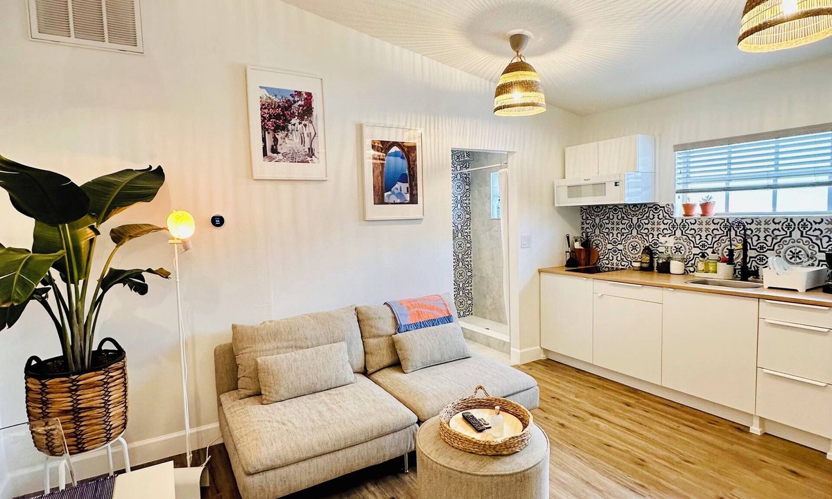 Downtown Zephyrhills Apartment | Santorini Cabana in Zephyrhills
