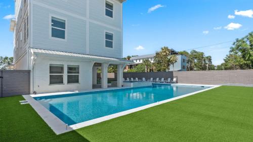 Gulfview Heights House | Satinwood Retreat by AvantStay