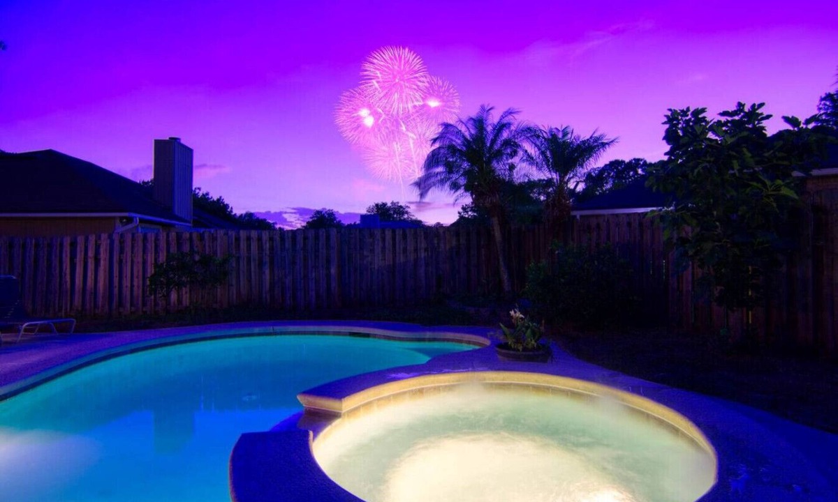Southside House | ~Screaming Eagle Sleeps 11 Heated Pool & Spa~