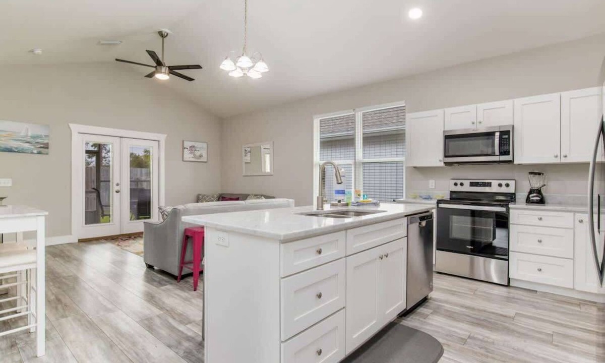 Ono Island House | Sea Glass Paradise Pet-Friendly 5 Mins From Beach!