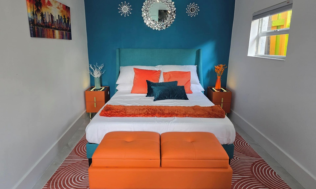 Liberty City House | Separate Guesthouse-Private Bathroom-Full Kitchen-Free Parking-AC-Center of Mia.