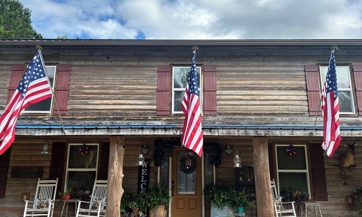 McCall Creek Bed & Breakfast | Serene 2-bedroom bed & breakfast four miles from Lake Okhissa in Meadville
