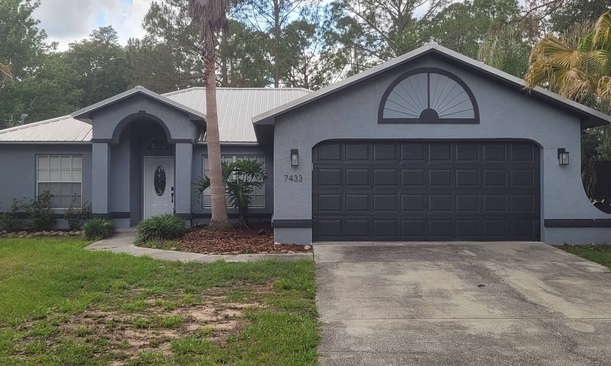 Wesley Chapel House | Serene and spacious 3-bedroom and 2 barhroom house on 1 Acre of land.