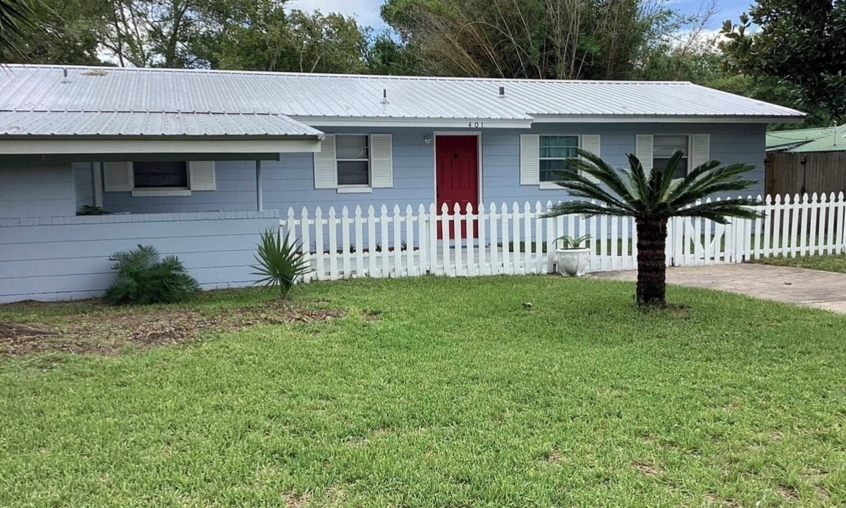 Lake City House | Serene in-town 3 bedroom house with AC, WiFi in quaint Lake City FL