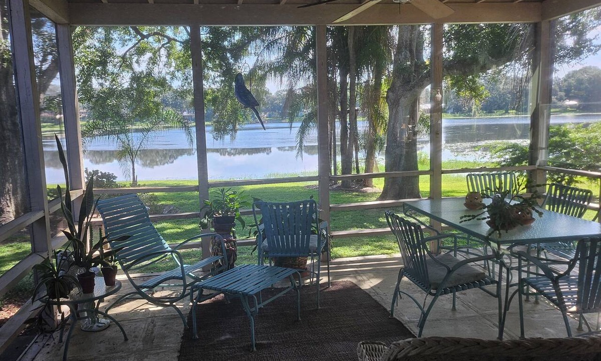 North Forest Hills House | Serene Lakefront North Tampa Top-Notch 4-bed Courtyard Home Golf Cart Getaway