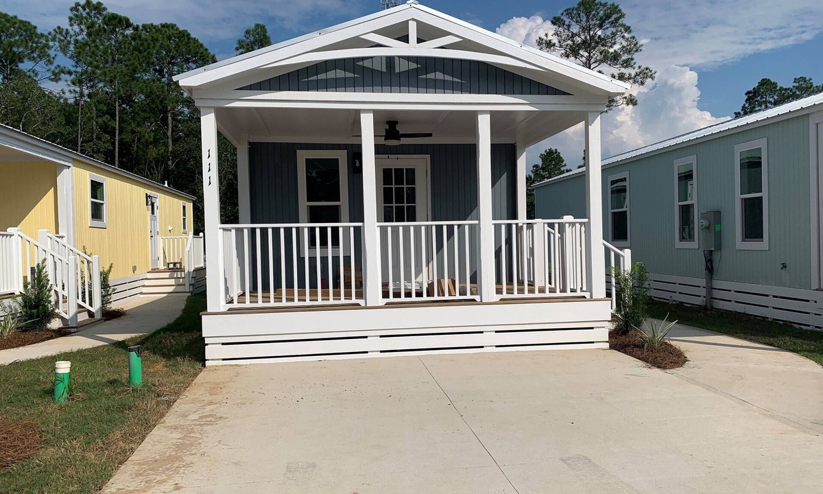 Freeport Cottage | Short drive to the beautiful 30-A beaches! Cozy Riverwalk Landing Cottage 5-E