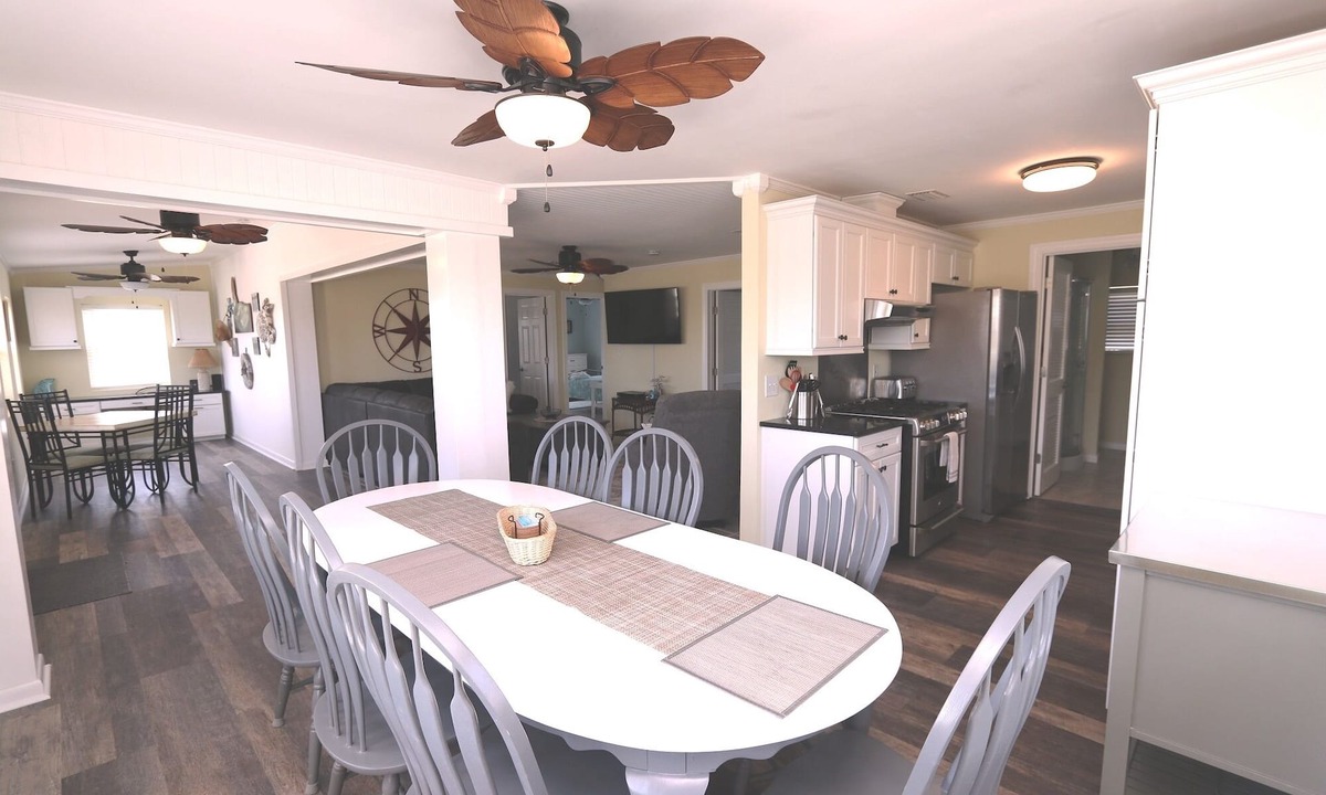 Mexico Beach House | Shuckers & Beaches! In Beautiful Mexico Beach, FL
