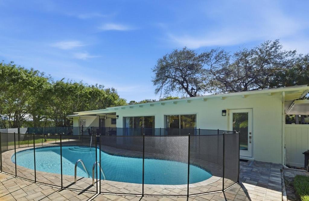 Central Naples Villa | Sinclair Retro Pool home