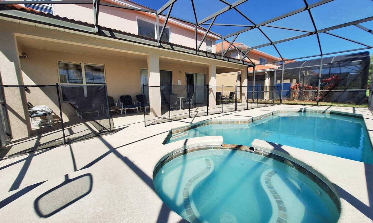 Solana Resort | Six bedroom villa in gated community with clubhouse.