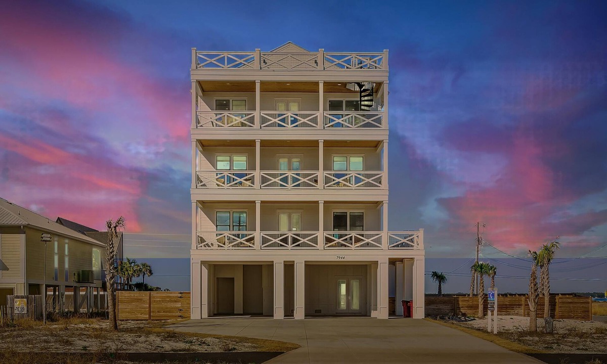 Pensacola House | Sky High-home w/pool, sleeps 26!