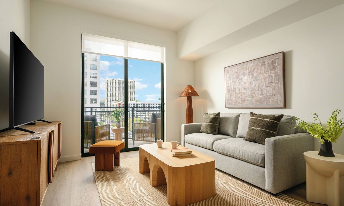 Midtown House | Sleeps 18 | 3 Suites + Rooftop Pool + Fitness Center | Near Wynwood | Sense28