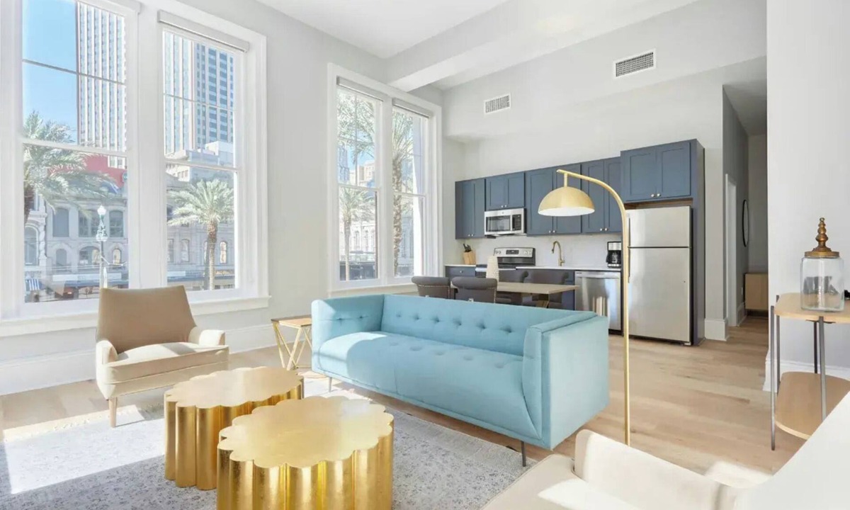 French Quarter Hotel | Sleeps 26 | Entire Floor, Steps to French Quarter + Bourbon | The Harlequin