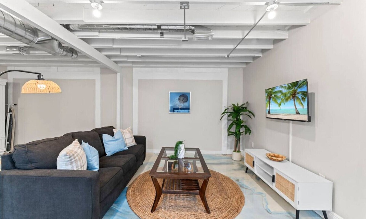 Murray Hill House | SMV Modern Luna Duplex in Murry Hill