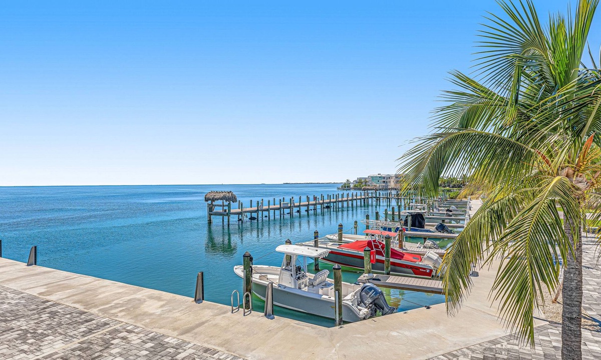 Marathon Condo | Snowbird-friendly condo in oceanfront complex with heated pool, BBQ, W/D, AC