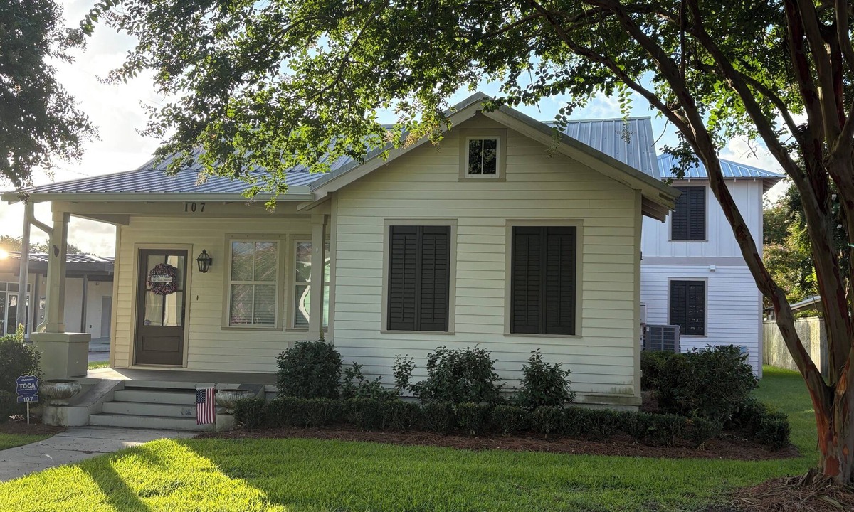 Old Town House | Spacious 3-bedroom house in charming Bay St. Louis with WiFi, AC