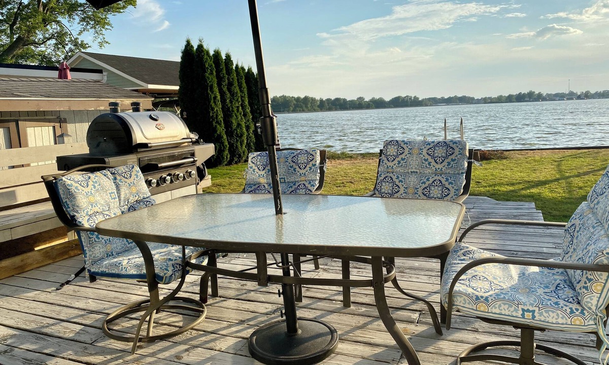 Russells Point House | Spacious 4-bedroom Waterfront house in beautiful Russells Point with WiFi!