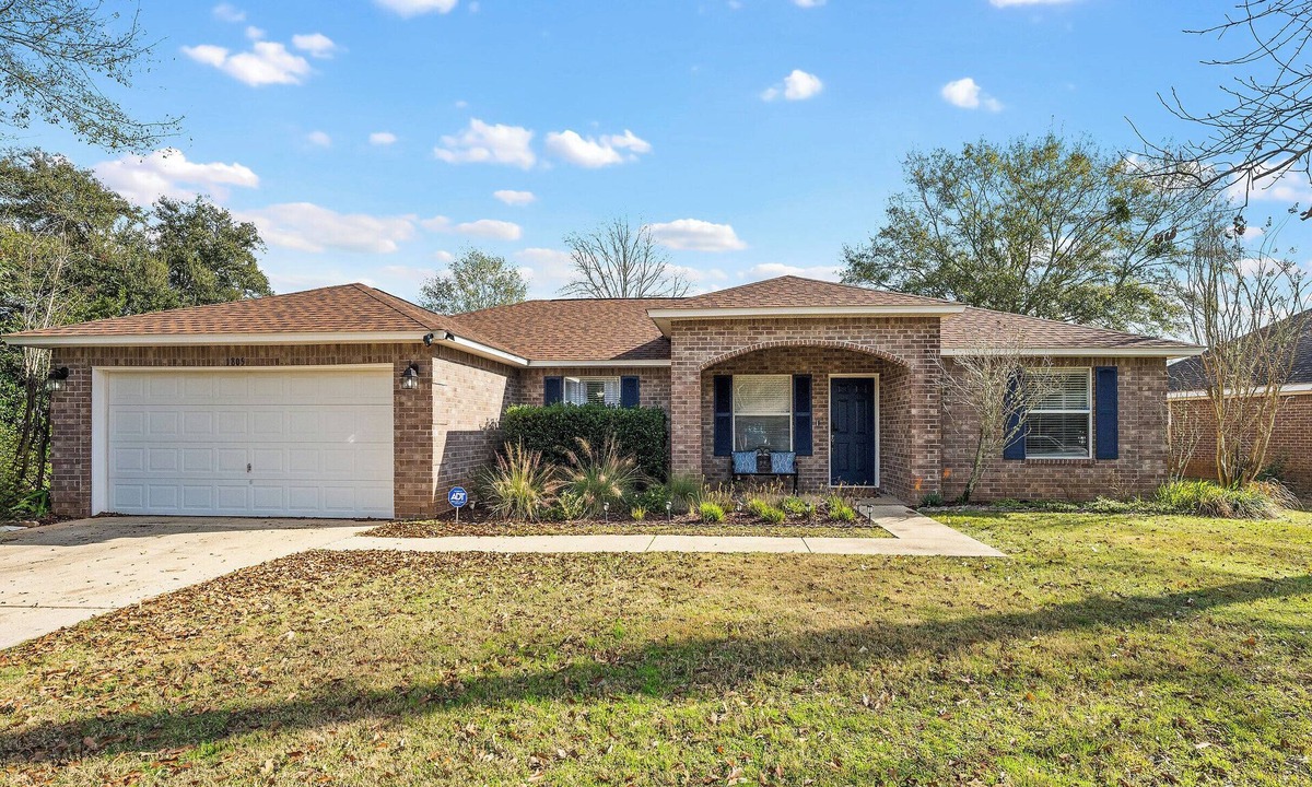 Foley House | Spacious 4-bedroom house on 1805 S Bay St in Amazing Foley Alabama!