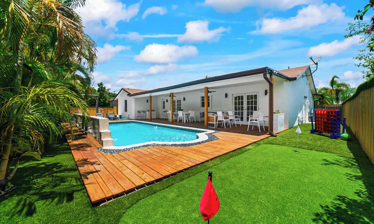 The Hammocks House | Spacious 4-bedroom house with heated pool in amazing Miami Game Room