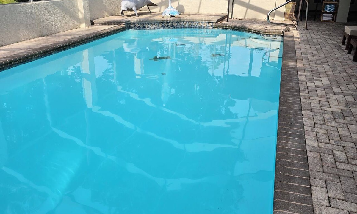 Crystal River House | Spacious 4BR Retreat w/Private Saltwater Pool, Hot Tub & Minutes to Springs!