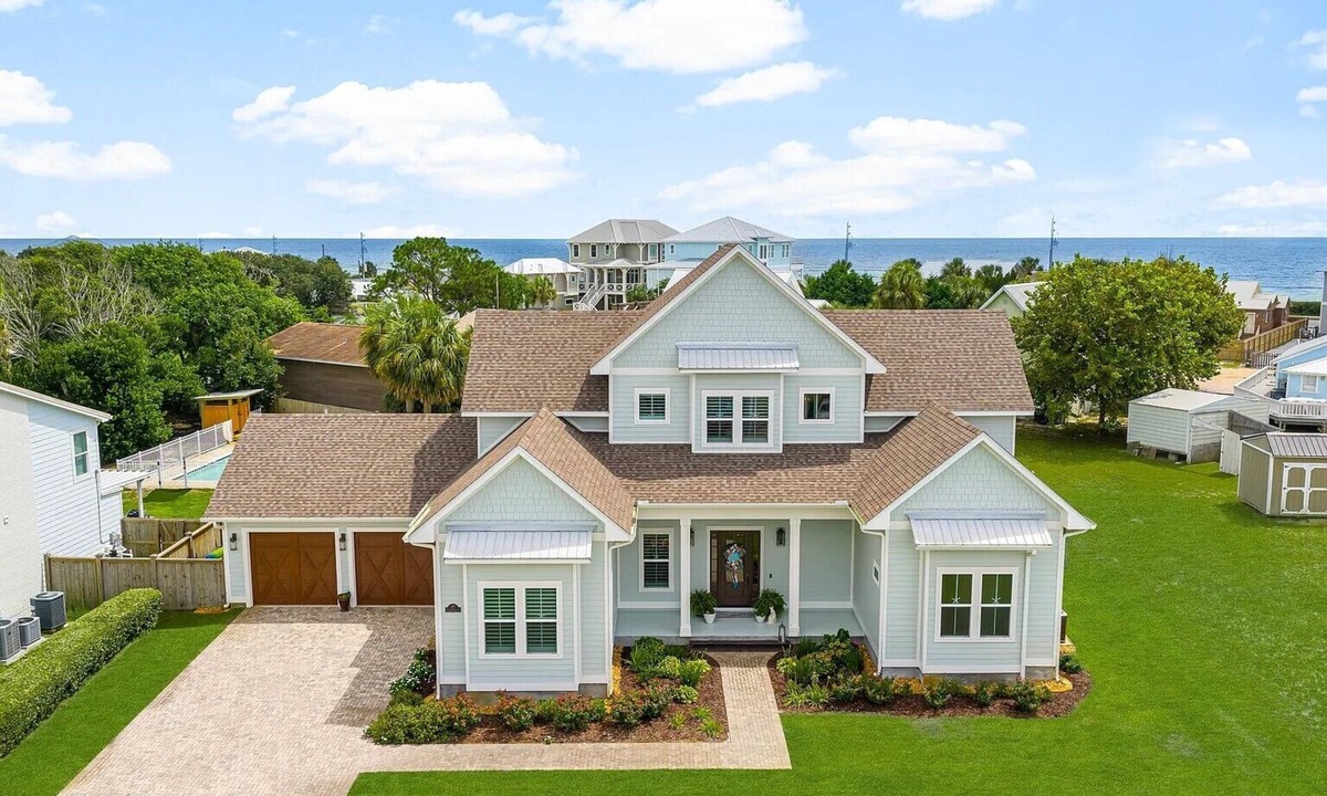 Gulf Vista House | Spacious 5-bedroom house in Panama City Beach. 2-minute walk to the beach.