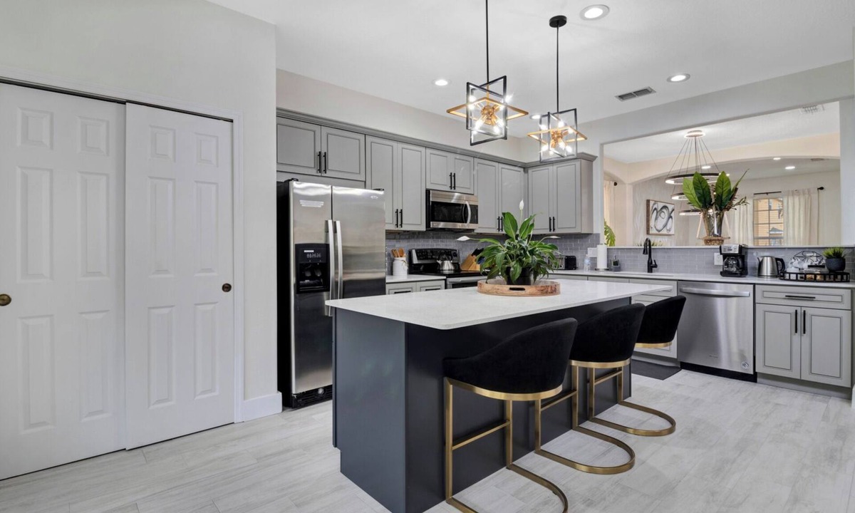Watersong Villa | Spacious 6-bedroom villa in Davenport with S/W facing pool and outdoor kitchen