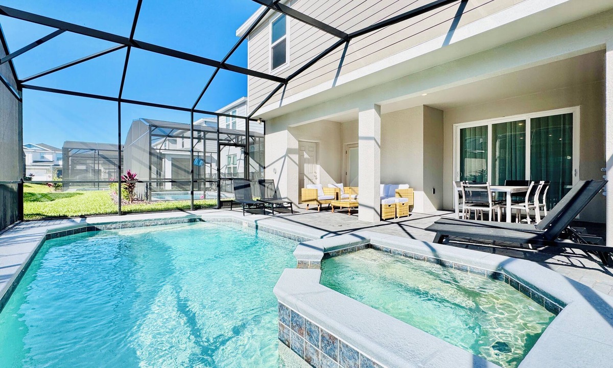 Four Corners House | Spacious 7BR Clermont Retreat w/4 King Beds, Modern Comfort & Great Location