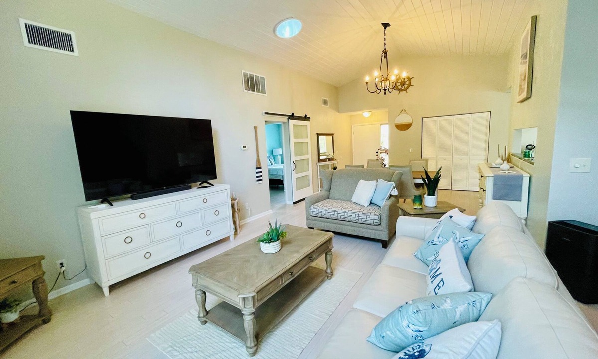 Ormond Ocean Gard Cottage | Spacious and charming beach cottage close to everything your vacation desires!