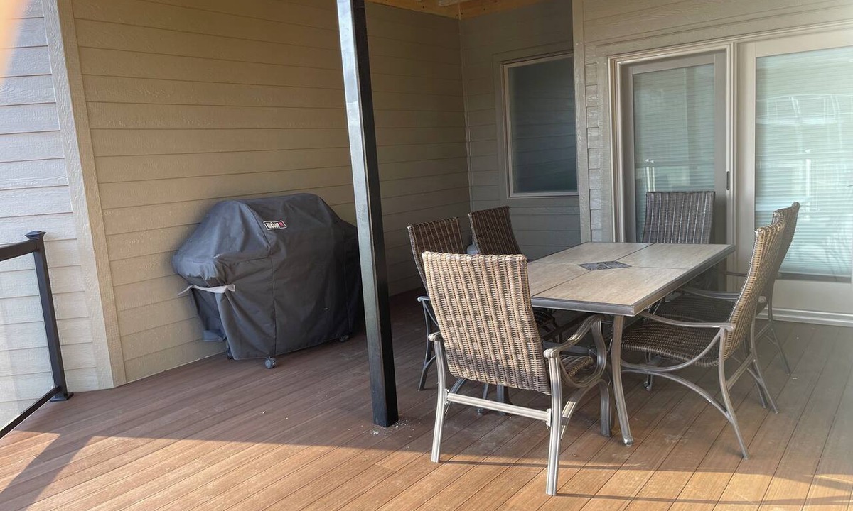 Arnolds Park Condo | Spacious Bridges Bay Condo with stunning lake views and 6 waterpark passes!