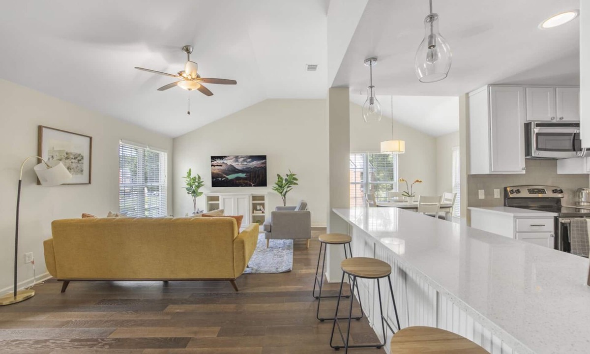 Mid City South Condo | Spacious, Centrally Located 2bd Condo w/Pool
