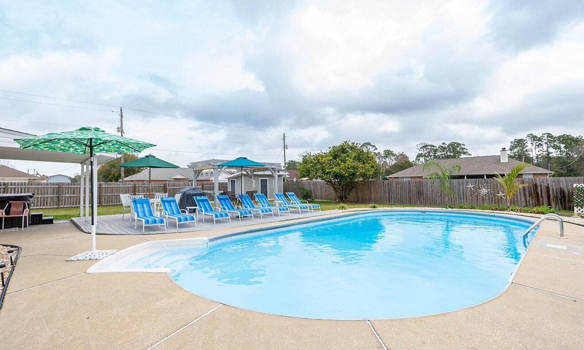 Pensacola House | Spacious Family Pool Home near White Sand Beaches, Shopping and attractions