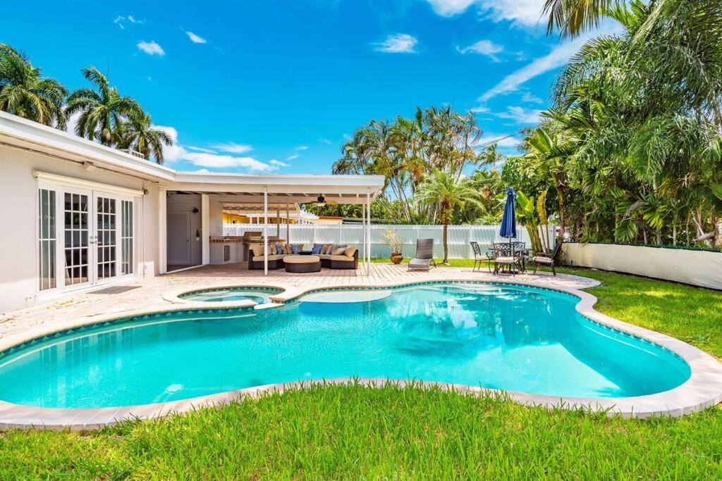 Hollywood Lakes Villa | Spacious Hollywood 3BR with pool near beach